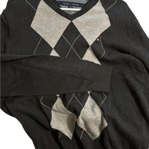 Tommy Hilfiger Men's Gray and Black Argyle V-Neck Sweater large